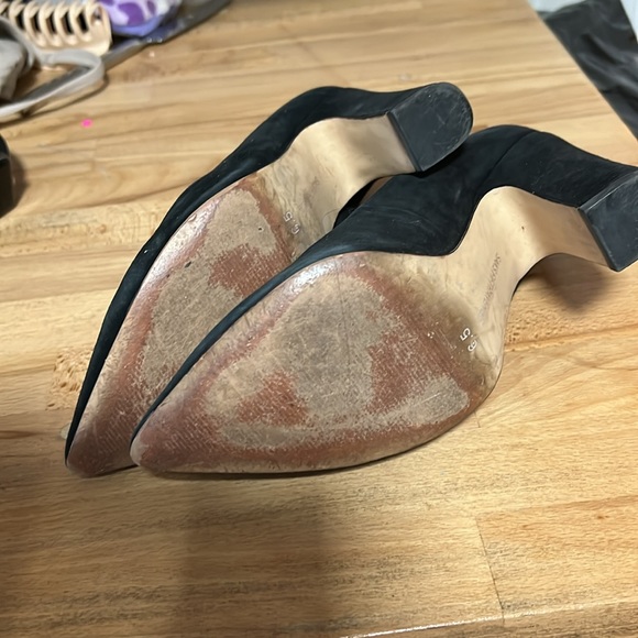 Saks fifth Avenue black suede pointed toe block heel - Picture 3 of 3